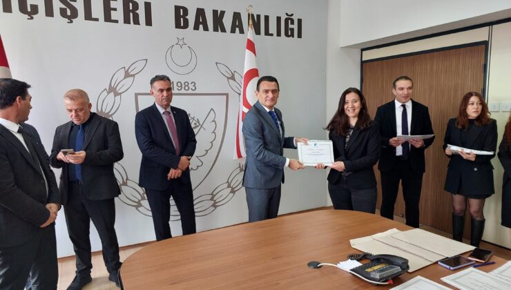 İçişleri Bakanı Oğuz, hizmet içi eğitime katılan personele belge takdim etti
