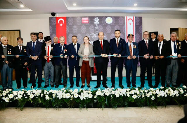 Cumhurbaşkanı Tatar “İzler Silinmeden” sergisinin açılışını yaptı