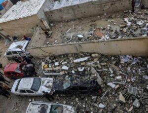 İsrail, Refah’ta bir evi bombaladı: 4 Filistinli hayatını kaybetti