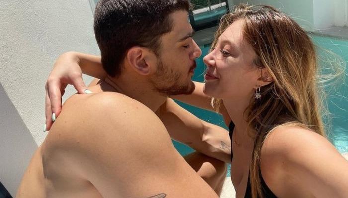 Survivor hasreti bitti! Yasmin Erbil sevgilisi Yiğit Poyraz ile aşka geldi! Öpmelere doyamadı