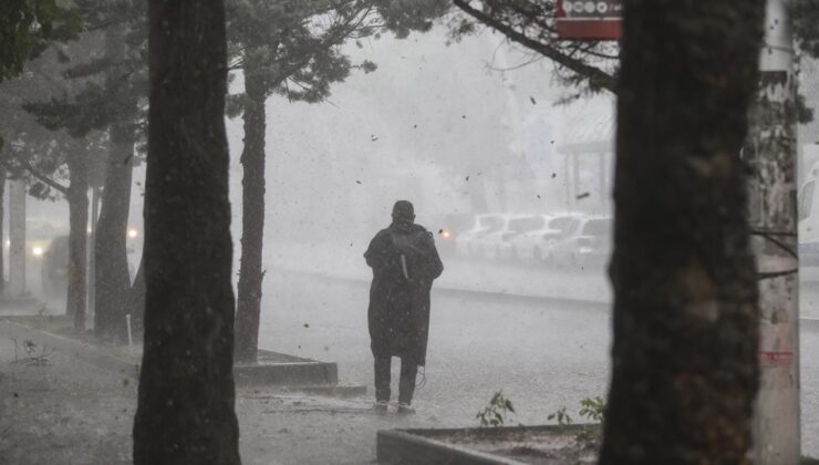 Ankara’da sağanak ve kuvvetli fırtına etkili oluyor