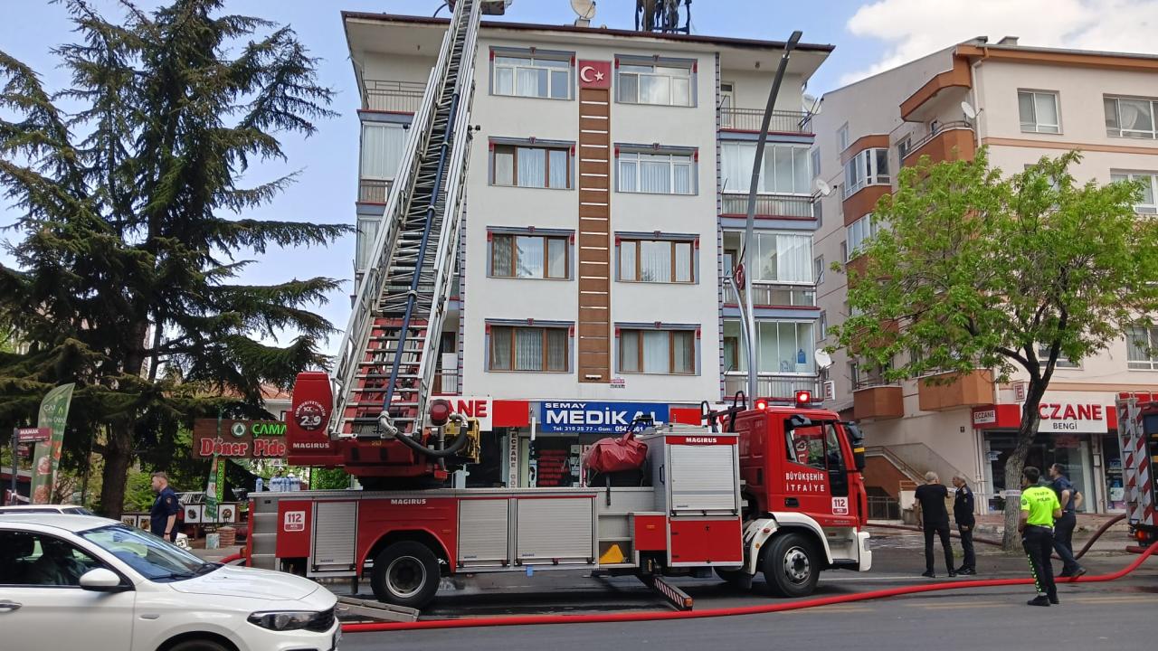 Ankara’da 4 katlı binada yangın