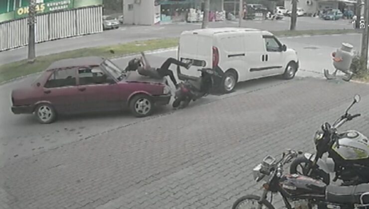 Alkollü sürücü park halindeki motosiklete çarptı