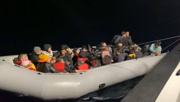 Çanakkale açıklarında lastik botta 29 düzensiz göçmen yakalandı