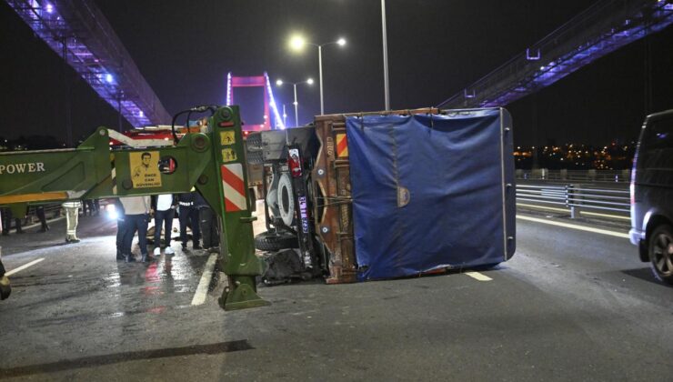 FSM Köprüsü’nde otomobil ile kamyon çarpıştı