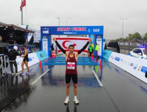 Hakan Tazegül İstanbul Yarı Maraton birincisi