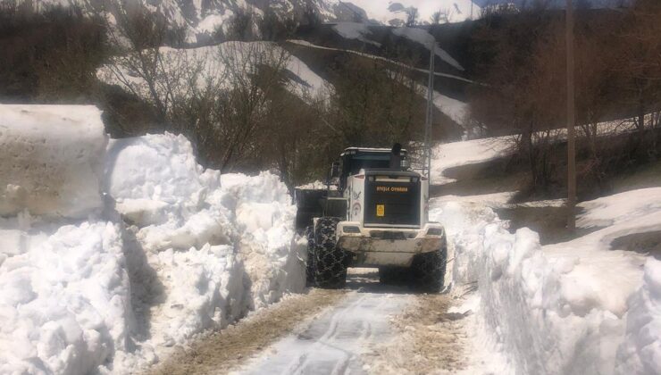 Hakkari’de 23 Nisan’da 3 metrelik karla mücadele