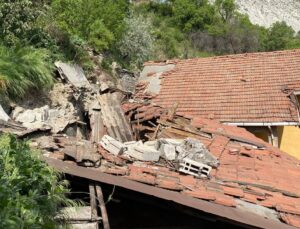 Karabük’te heyelan nedeniyle 4 ev tahliye edildi