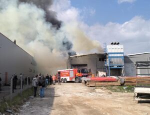 Bursa’da mobilya fabrikasında çıkan yangın kontrol altına alındı