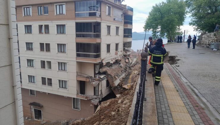 Bursa’da apartmanın istinat duvarı apartmanın üzerine devrildi