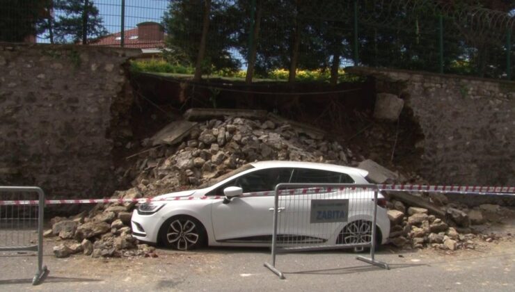 İstanbul’da istinat duvarı çöktü: 2 araç hasar gördü