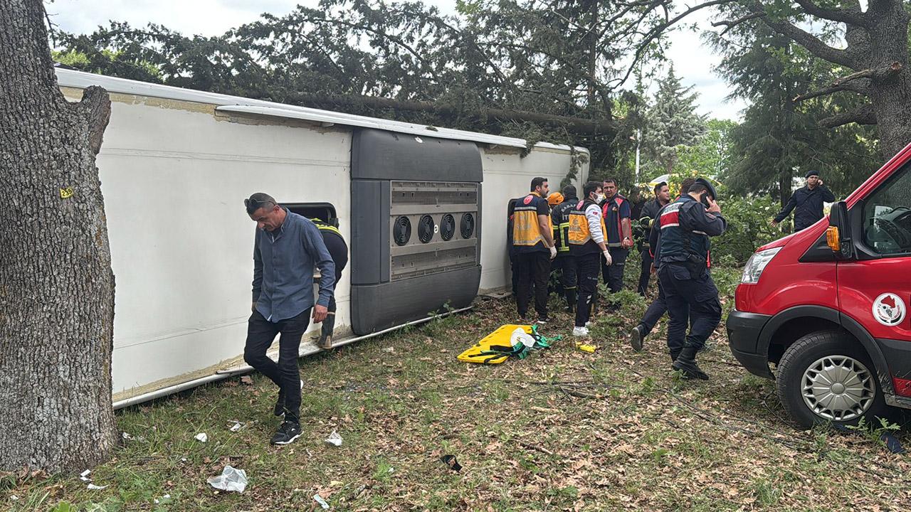 Kırklareli’nde yolcu otobüsü devrildi: 11 yaralı