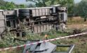 Sakarya’da öğrencileri taşıyan otobüs devrildi: 12 yaralı