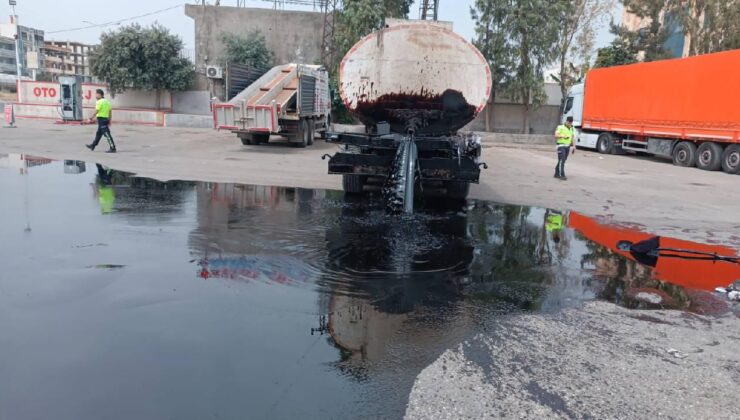 Mardin’de kaza yapan tankerdeki akaryakıt yola döküldü