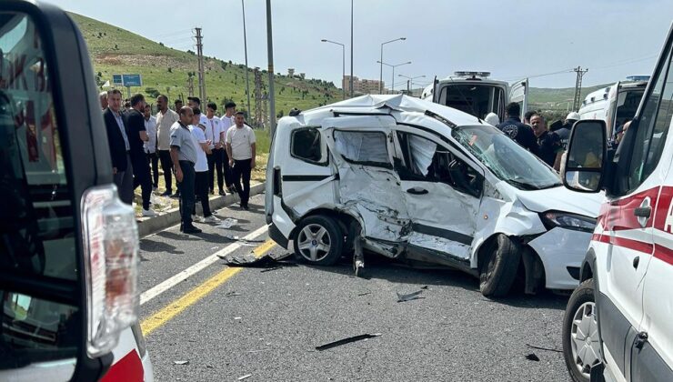 Panelvan ile hafif ticari araç çarpıştı: 11 yaralı