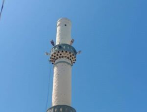 Antalya’da fırtına: Seralar zarar gördü, minare külahı koptu