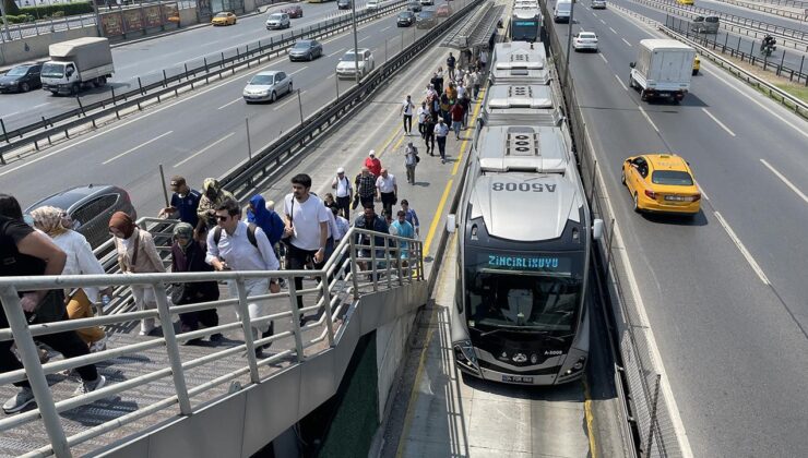15 Temmuz Şehitler Köprüsü girişinde metrobüs arızalandı
