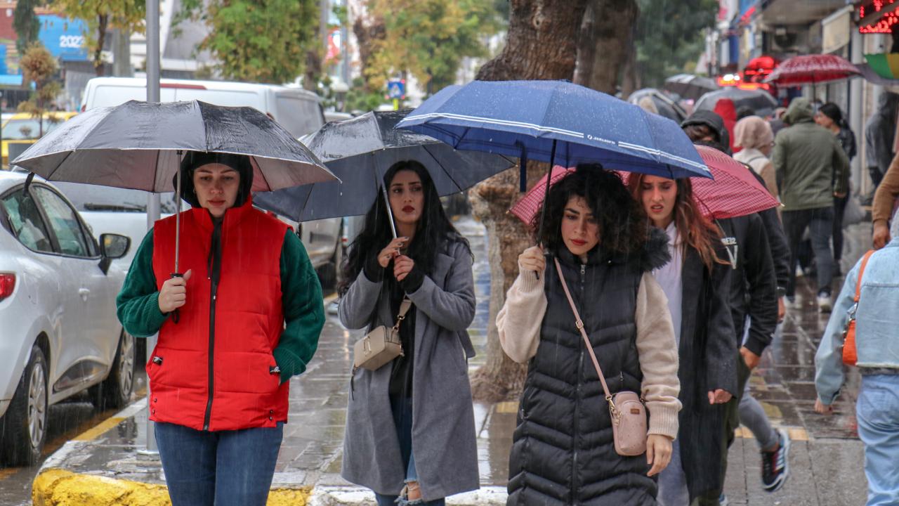 Akdeniz, Marmara ve Ege için kuvvetli yağış uyarısı