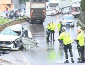 Sultanbeyli’de kamyon ve otomobil çarpıştı: 2 ölü, 4 yaralı