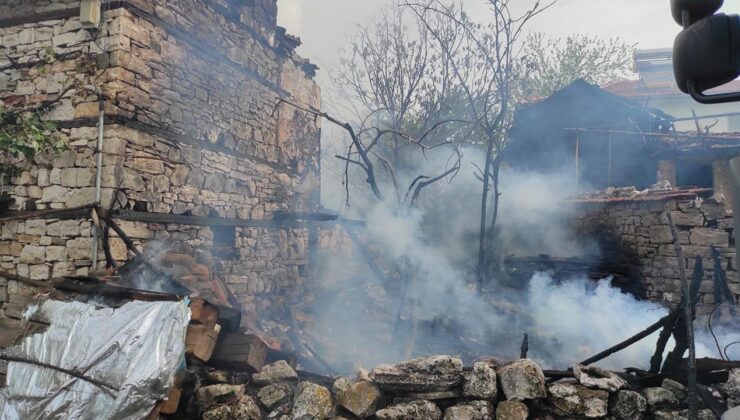 Bursa’da yangın: Müstakil ev küle döndü