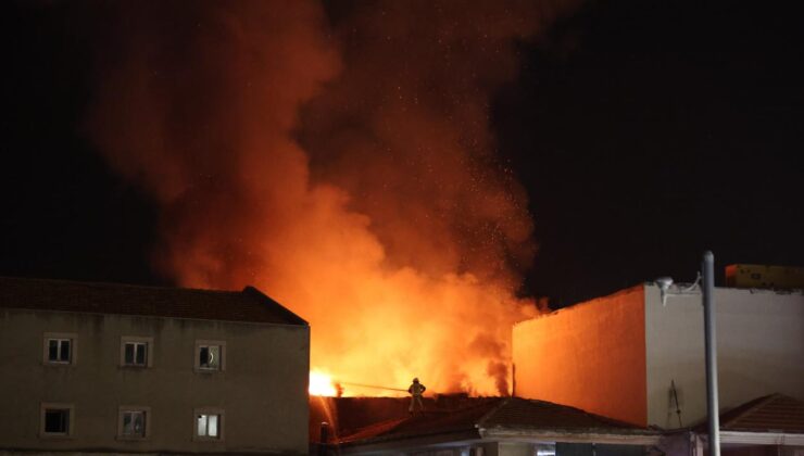 İzmir’de Kemeraltı Çarşısı’nda yangın