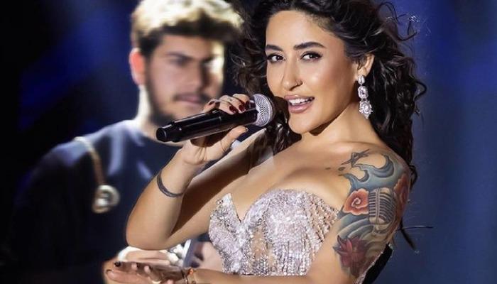 Melek Mosso’nun cesur sahne tarzı sosyal medyada tartışma yarattı!