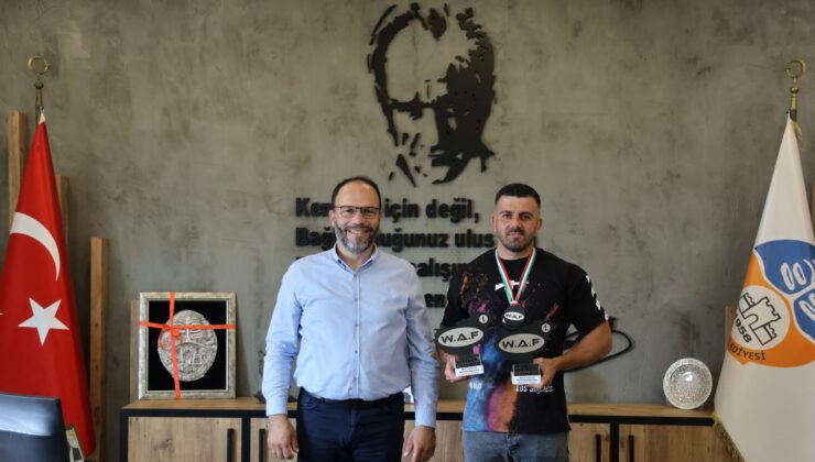 İskele Belediye Başkanı Sadıkoğlu, vücut geliştirme şampiyonu Avcı’yı kabul etti