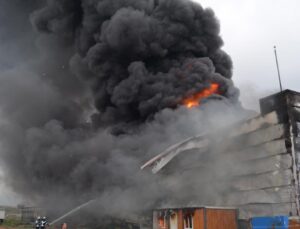 Aksaray’da geri dönüşüm fabrikasında yangın