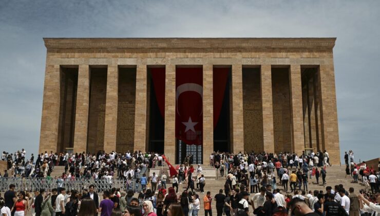 Anıtkabir 19 Mayıs’ta 220 bini aşkın ziyaretçiyi ağırladı