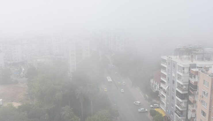 Antalya’da sis ve tozdan göz gözü görmedi