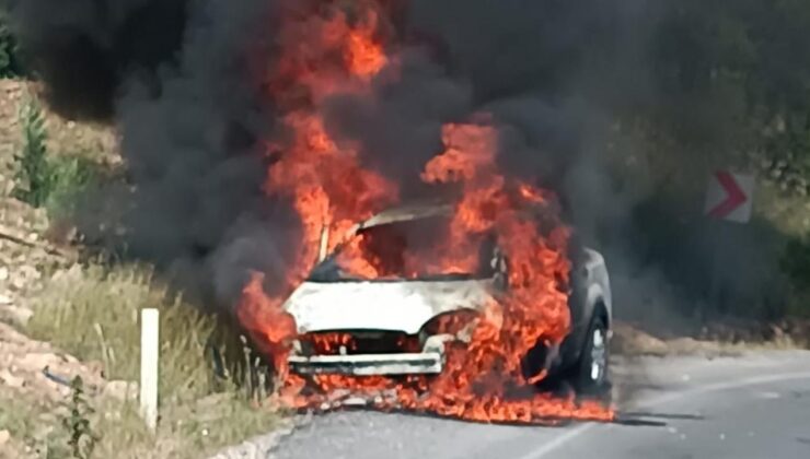 Kahramanmaraş’ta park halindeki araç yandı