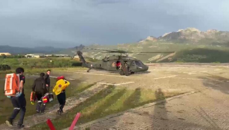 Tunceli’de dağlık arazide yolunu kaybeden kişi askeri helikopterle kurtarıldı