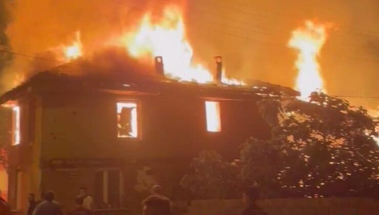 Bursa’da evde çıkan yangın iki eve daha sıçradı