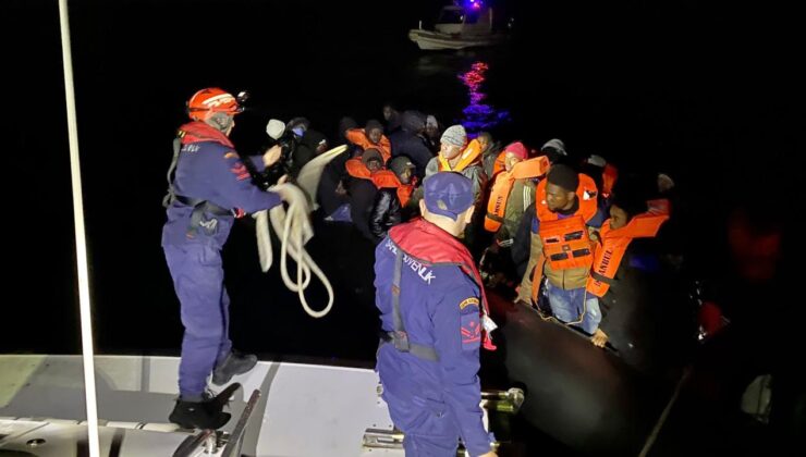 İzmir açıklarında 21 düzensiz göçmen kurtarıldı, 45 göçmen yakalandı