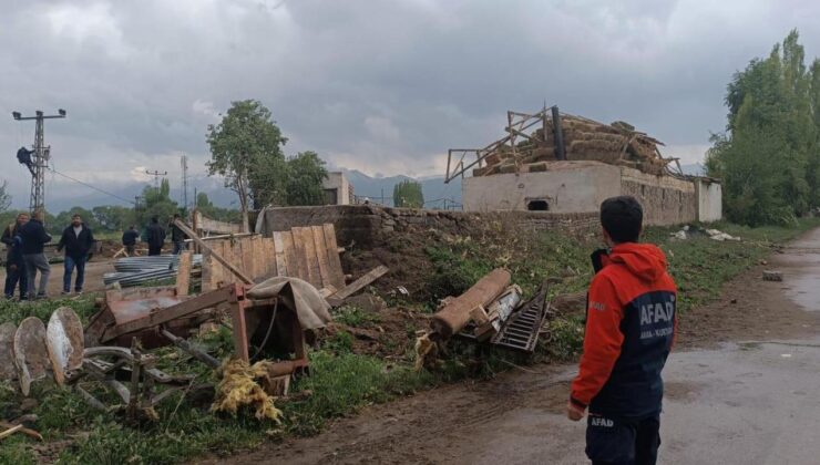 Erzurum’da hortum çatıları uçurdu