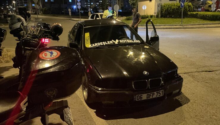 Gece farsız ve emniyet kemersiz trafiğe çıkan sürücü polise yakalandı