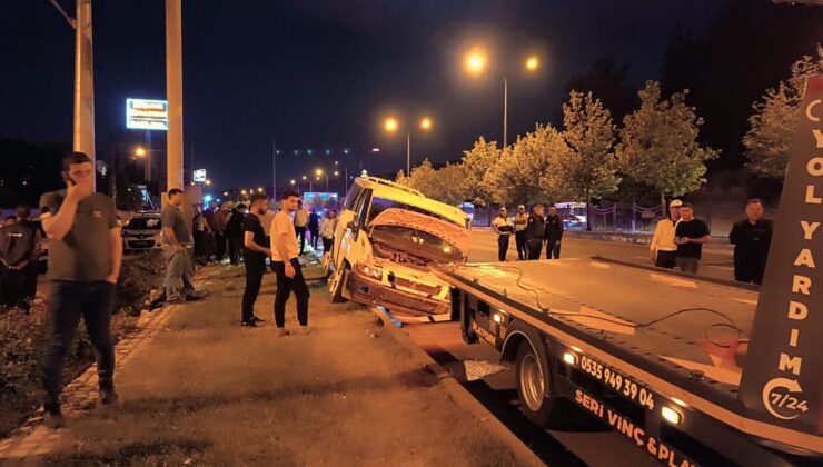 Gaziantep’te refüje çarpan minibüsün sürücüsü hayatını kaybetti