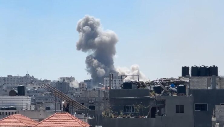 İsrail ordusu Gazze’de yerinden edilmiş Filistinlilerin sığındığı okulu bombaladı