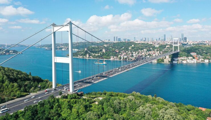 İstanbul Boğazı’nda gemi trafiği askıya alındı