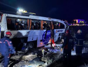 Aksaray’da yolcu otobüsü devrildi: 2 kişi hayatını kaybetti, 34 kişi yaralandı