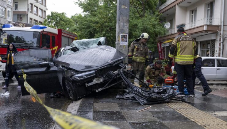 Ankara’da direğe çarpan otomobildeki 1 kişi öldü, 4 kişi yaralandı