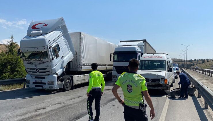 Afyonkarahisar’da zincirleme kaza: 6 yaralı