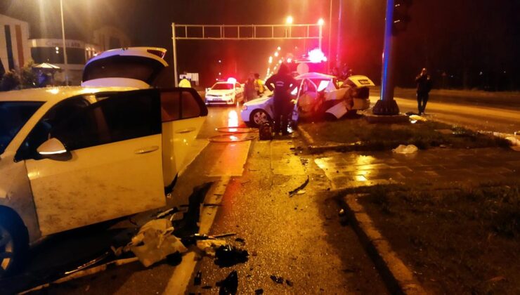 Erzurum’da iki araç çarpıştı: 3 ölü, 5 yaralı