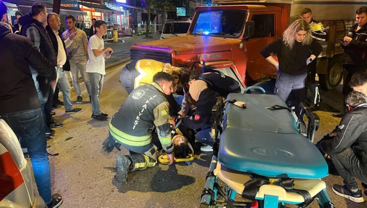 Kocaeli’de iki motosiklet kamyonetle çarpıştı: 4 yaralı