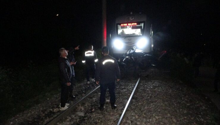 Malatya’da trenin çarptığı otomobilin sürücüsü hayatını kaybetti