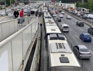 İstanbul’da metrobüs arızalandı: Uzun araç kuyruğu oluştu