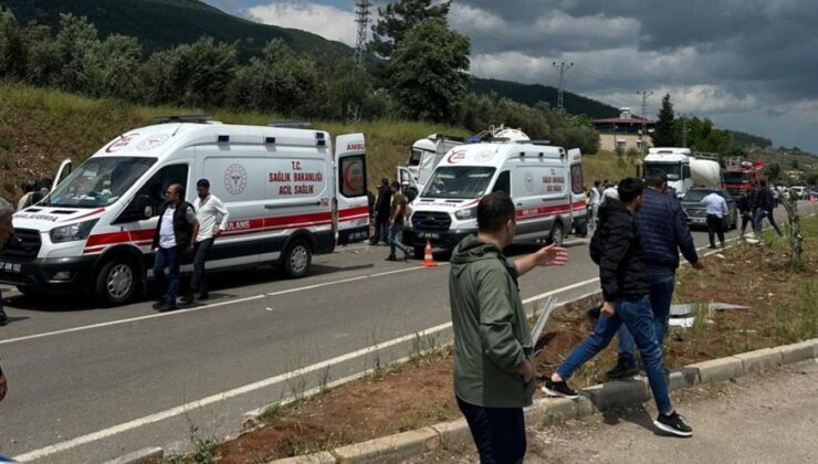Gaziantep’te çimento tırı minibüse çarptı: 8 ölü
