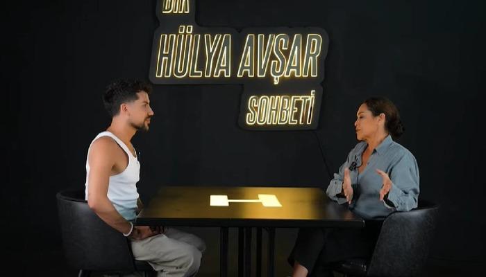 Hülya Avşar, Kerimcan Durmaz’a özel hayatını açık açık sordu! Önce bozuldu, sonra sözleriyle düzeltti! “Kim bilir kaç tane evli erkek…”