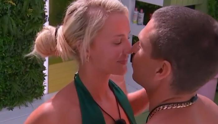 Love Island’da sınırları zorladılar! Yapım ekibi görüntüleri kesmek zorunda kaldı