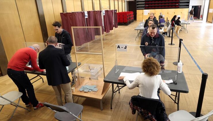 Fransa’da erken genel seçimlerin ilk turunda oy verme işlemi başladı